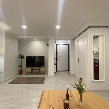 Renovated 2br Near Metro Апартаменты *