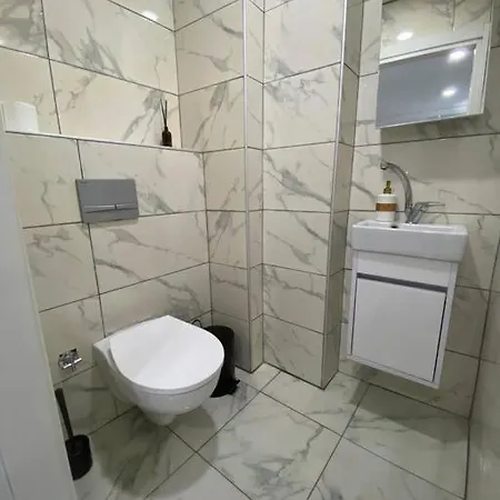 Апартаменты Renovated 2br Near Metro *