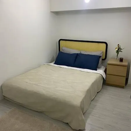 Renovated 2br Near Metro Стамбул