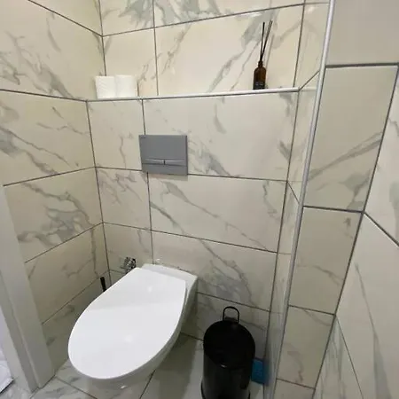 Renovated 2br Near Metro Апартаменты