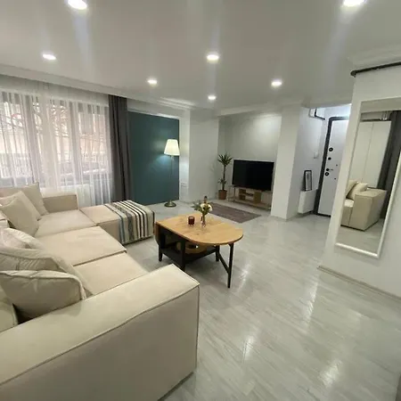 Renovated 2br Near Metro * Estambul
