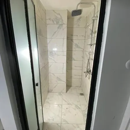 Renovated 2br Near Metro Διαμέρισμα *