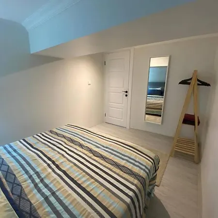Renovated 2br Near Metro شقة اسطنبول
