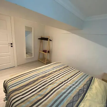 Renovated 2br Near Metro Διαμέρισμα *